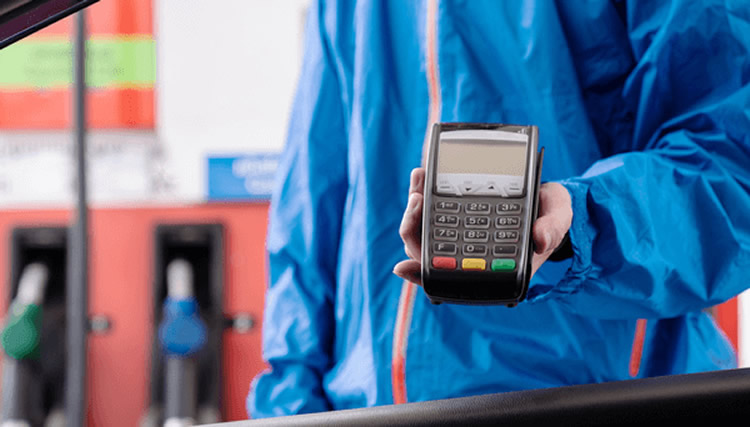 Estacioneros en alerta por la brecha entre plazos de cobro de tarjetas y los tiempos de pago para la compra de combustible