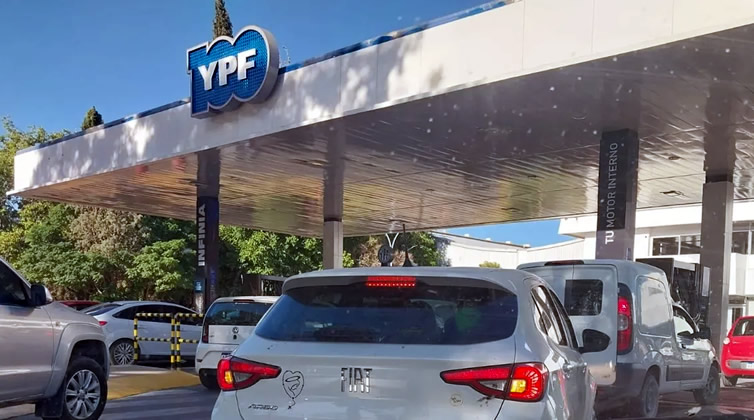 Expendedores del AMBA reclaman a YPF reducir la brecha de precios con CABA