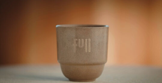 Sostenibilidad en cada sorbo: YPF FULL presentó una taza hecha con borra de café