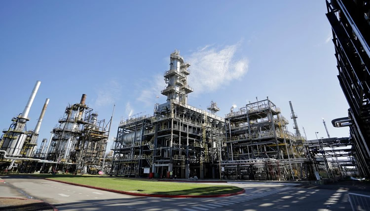 AXION energy convoca personal para afrontar la parada técnica de la refinería de Campana