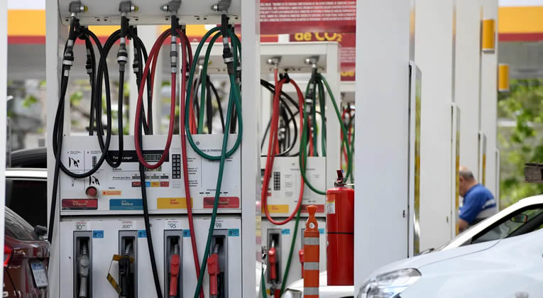 El Gobierno dispuso un nuevo aumento de los impuestos a los combustibles