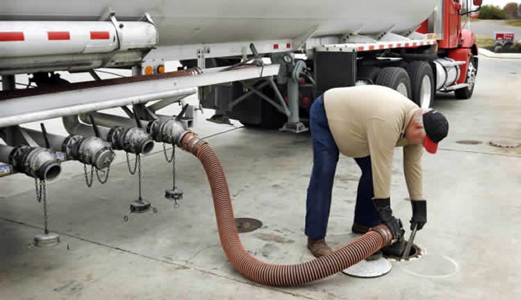 La Secretaría de Energía brindará información de los distribuidores de combustibles con antecedentes negativos