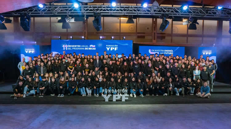 Fundación YPF reunió a más de 300 becarios en Vaca Muerta