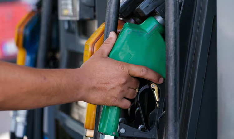 La venta de combustibles no se recupera: La demanda cayó 9.15 por ciento en agosto