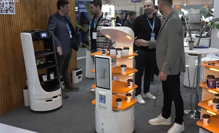 Los Robots colaborativos llegaron a las Estaciones de Servicio para cambiarlo todo