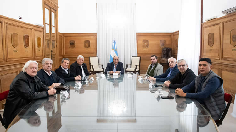 Trabajadores de Estaciones de Servicio le transmitieron al Jefe de Gabinete la preocupación por bajas ventas y la volatilidad del crudo