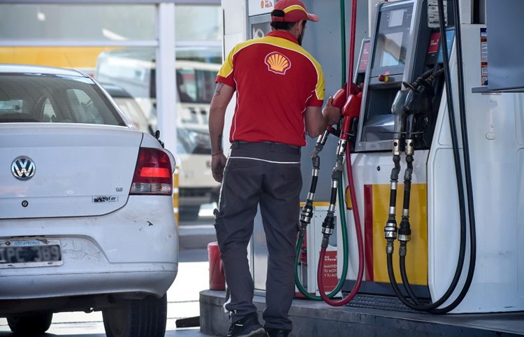 ¿Cuánto acumula el retraso impositivo de los combustibles durante 2024?