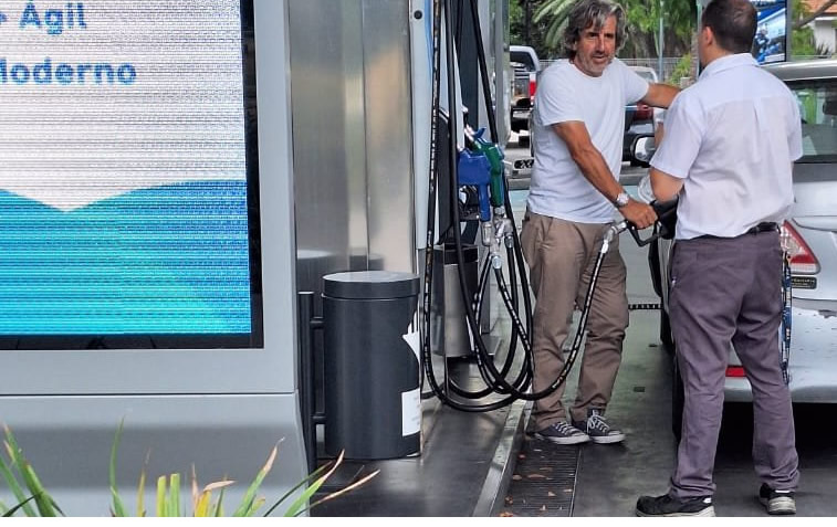 Autoservicio de combustibles: A la espera de su reglamentación, especialistas analizan los detalles de la medida