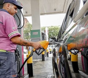 Sin nueva postergación de impuestos, la nafta debería subir 15 por ciento y el gasoil 8 por ciento