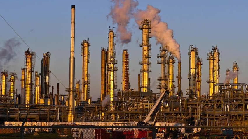 El negocio de la refinación crece pero el beneficio no baja al surtidor