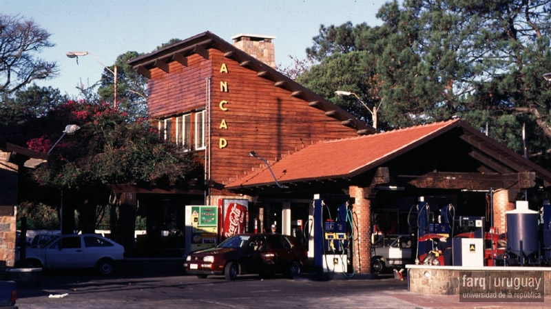 Estaciones con historia: Puntos de carga que logran insertarse combinando el presente con el pasado