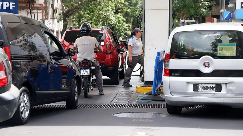 Un análisis revela cómo el comportamiento del consumo de combustibles refleja el pulso de la economía nacional