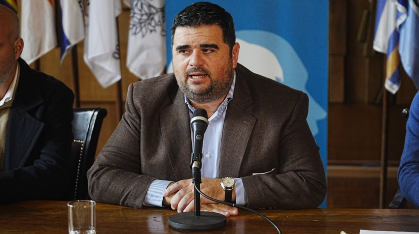 Gobierno analiza elevar el descuento de IMESI a las naftas en el litoral