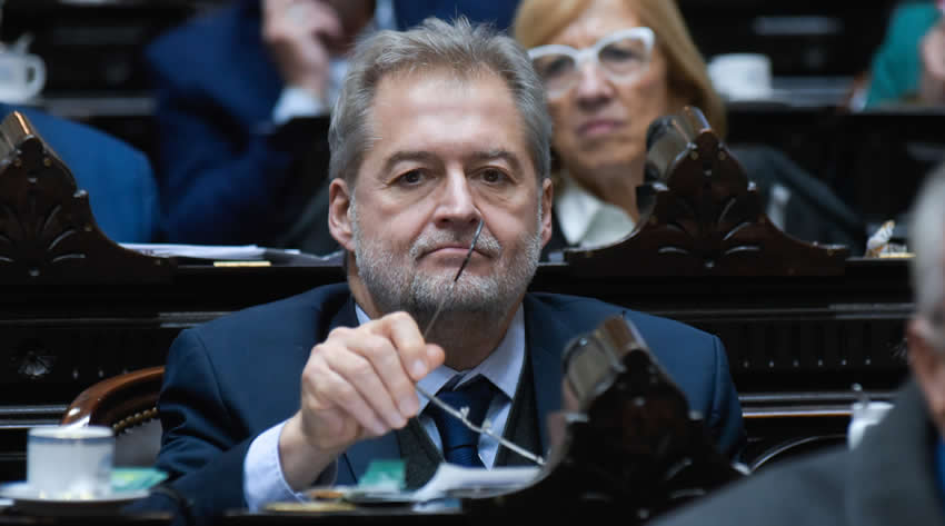 Diputados denuncian que el Gobierno pisa el precio del biodiesel para “ahorrar” apenas $5 en el surtidor