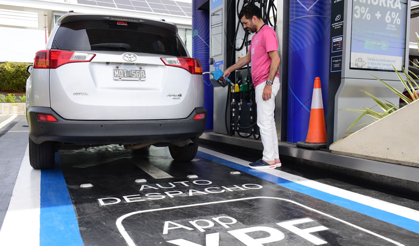 Los estacioneros buscan superar reparos para avanzar en la inversión hacia el autoservicio de combustibles