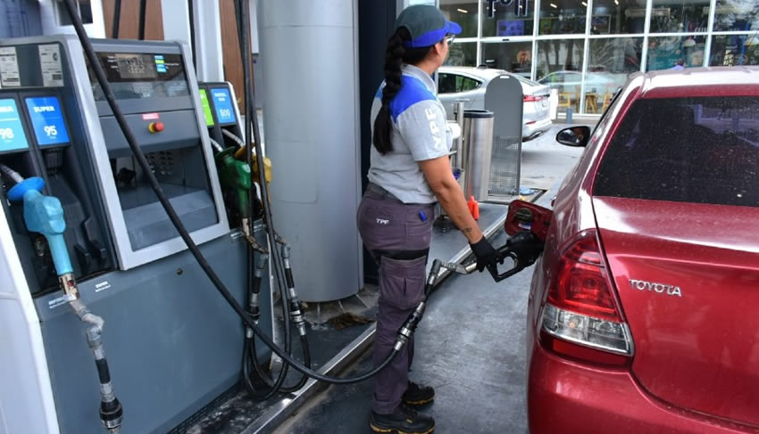 La nafta súper se igualó al valor internacional por primera vez desde enero