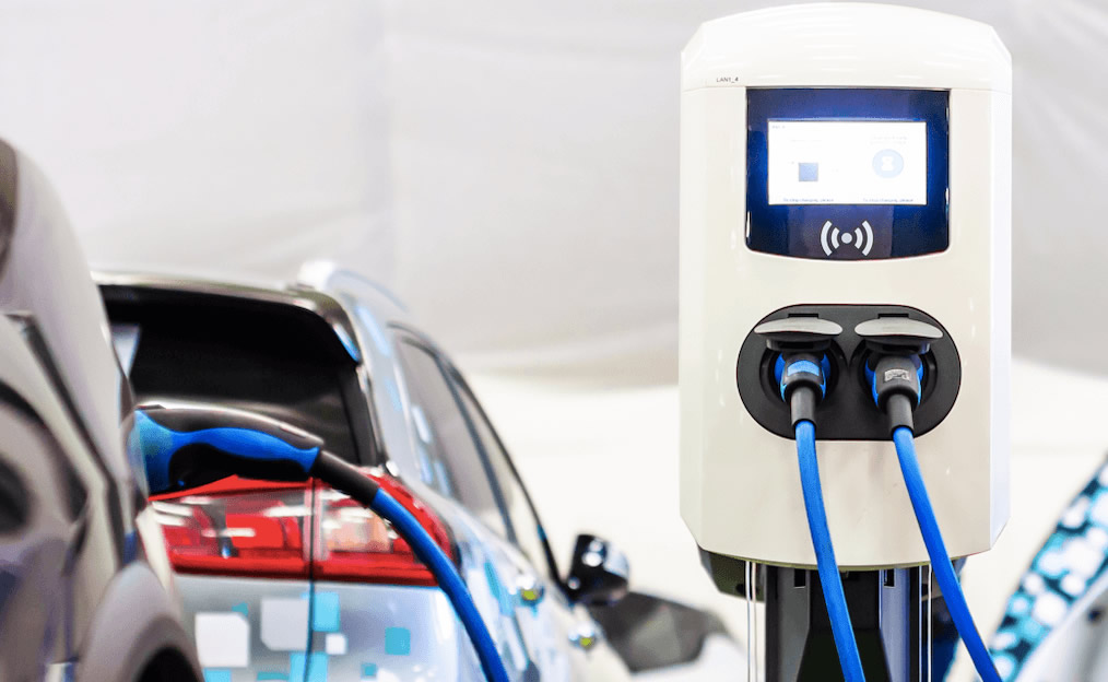 La infraestructura eléctrica comienza a despegar y las Estaciones de Servicio se vuelven protagonistas