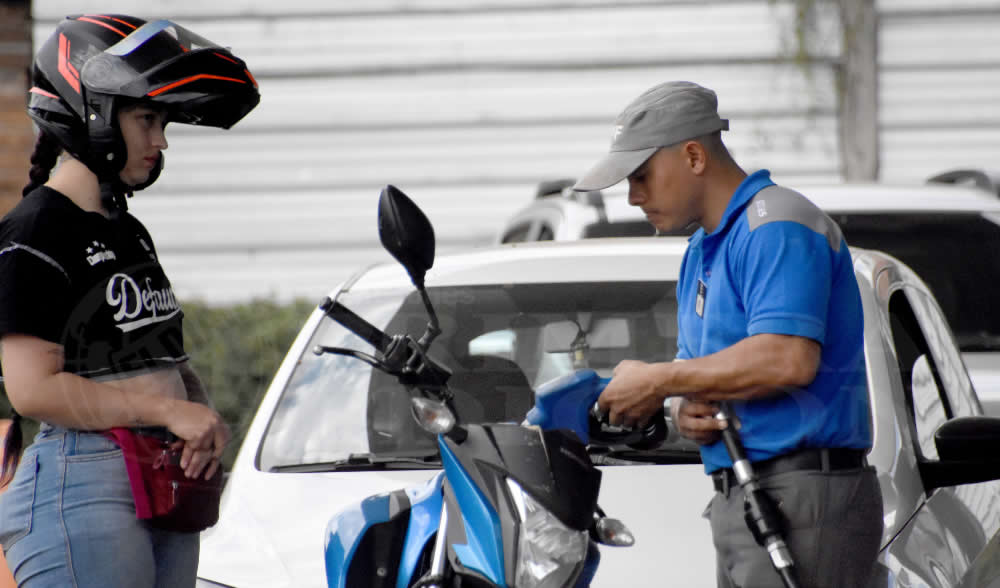 Los estacioneros relativizan la baja anunciada por YPF y advierten que no alcanzará para reactivar el consumo