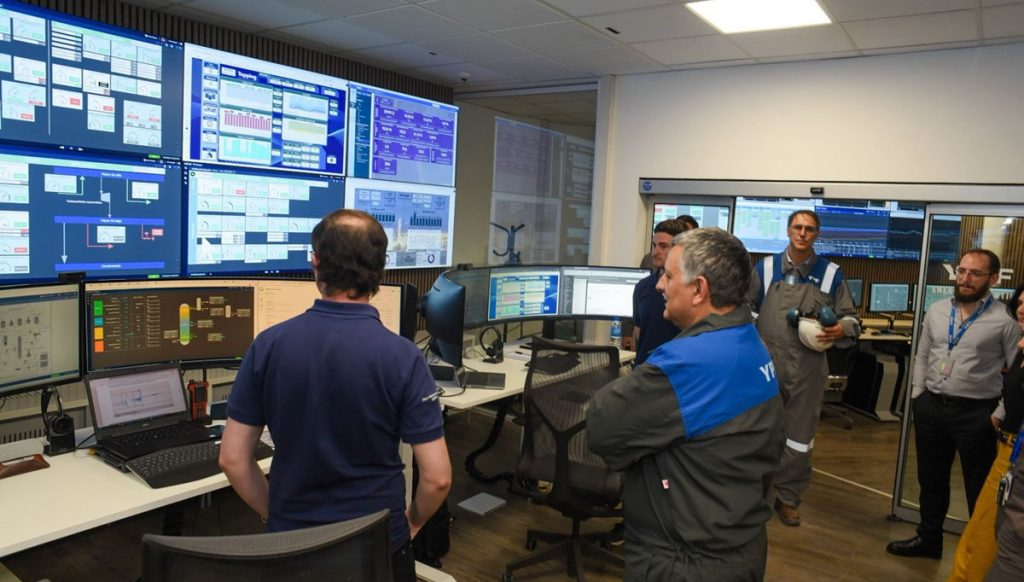 YPF da un salto tecnológico en refinación con una sala integrada inédita en el país
