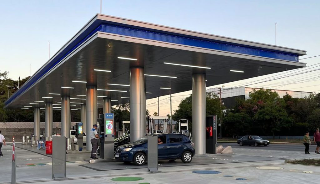 La inauguración de una nueva YPF anticipa el futuro de las Estaciones de Servicio