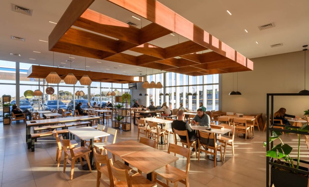 Dos de cada tres clientes que consumen en la tienda no cargan combustible