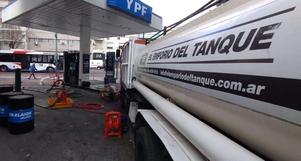 Limpieza de tanques con filtrado fino: evita la acumulación de sedimentos y reclamos en las Estaciones de Servicio