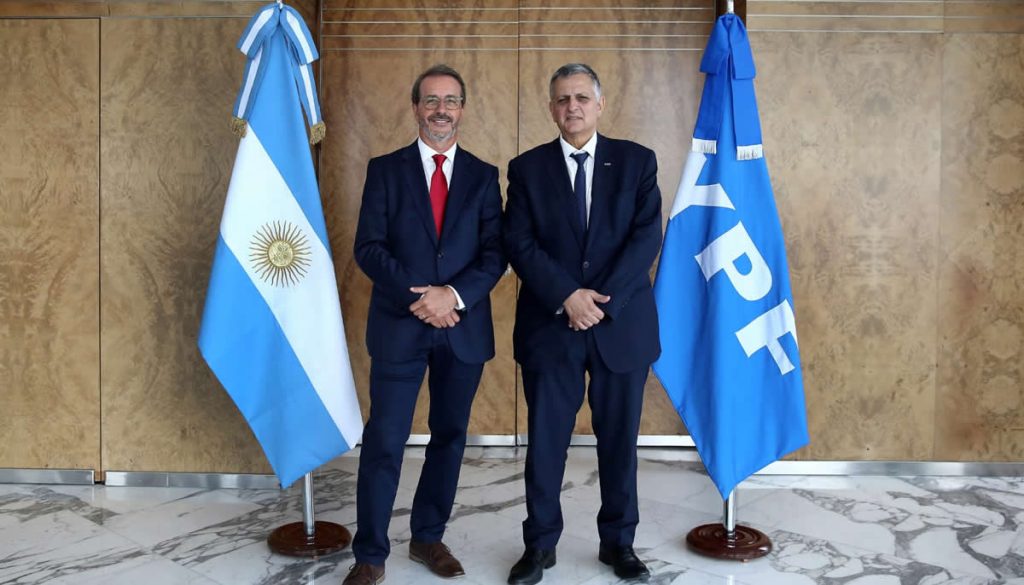 Santander e YPF sellan un acuerdo que transforma la APP en una plataforma financiera