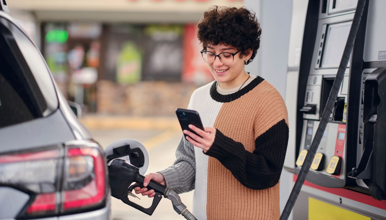 ¿Se pueden usar celulares en las Estaciones de Servicio? La evidencia técnica reabre el debate