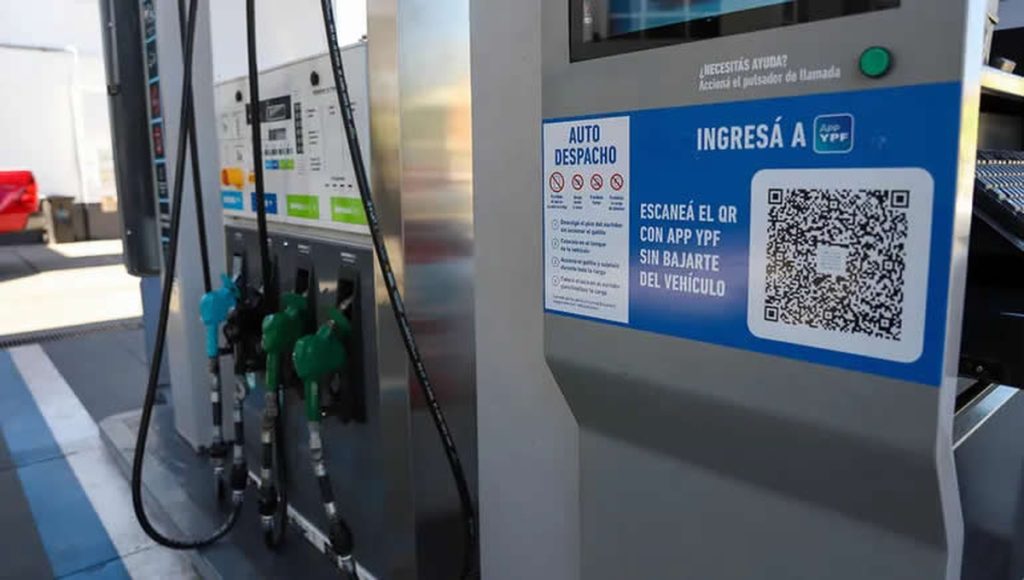 Un informe del BCRA confirma el cambio definitivo en la forma de pagar el combustible