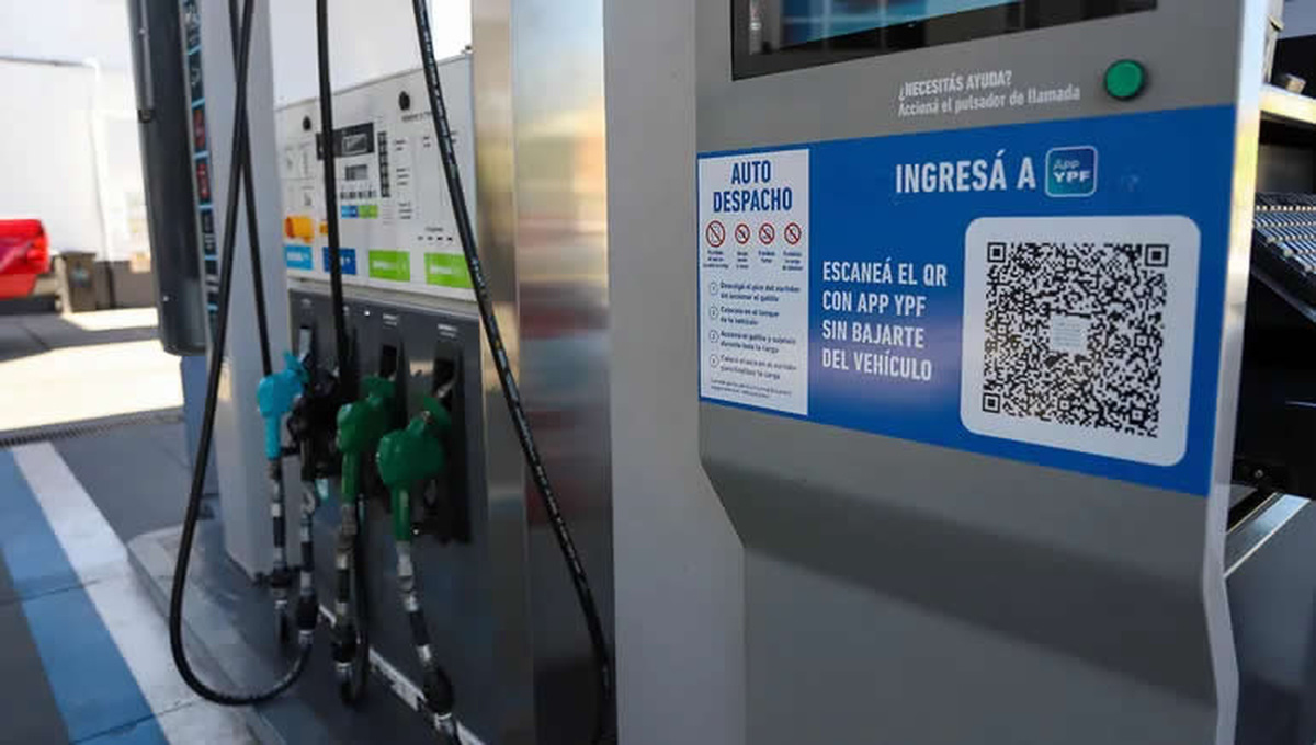 Un informe del BCRA confirma el cambio definitivo en la forma de pagar el combustible