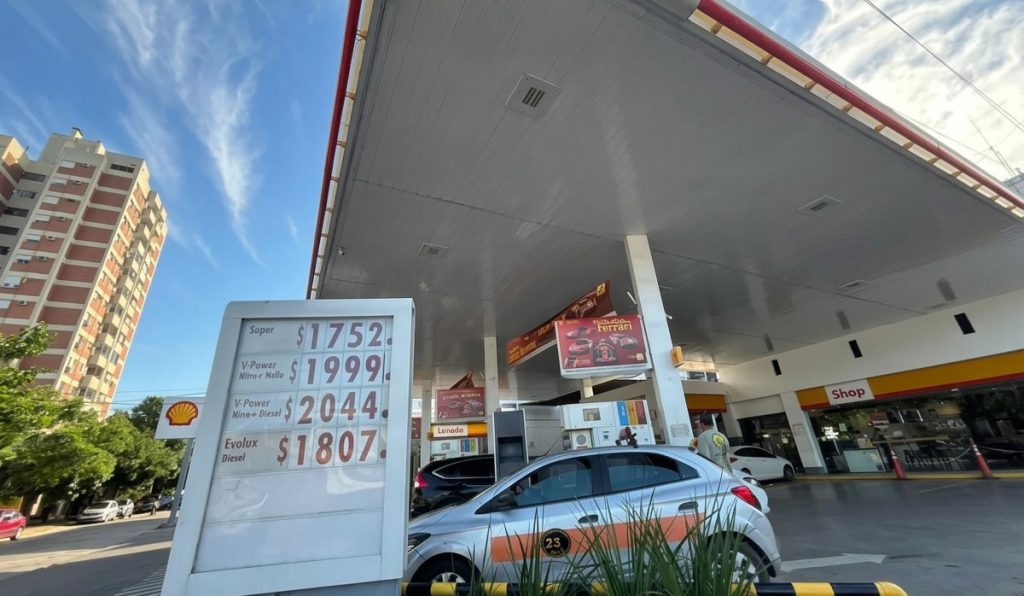 En medio de la suba del petróleo, reflotan un proyecto para transparentar los precios en el surtidor