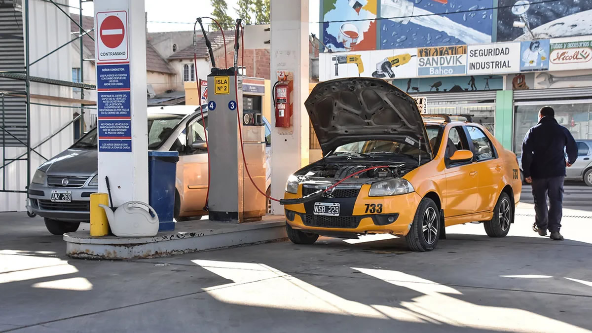 Expendedores reclaman incentivos fiscales para el GNC similares a los que reciben los autos eléctricos