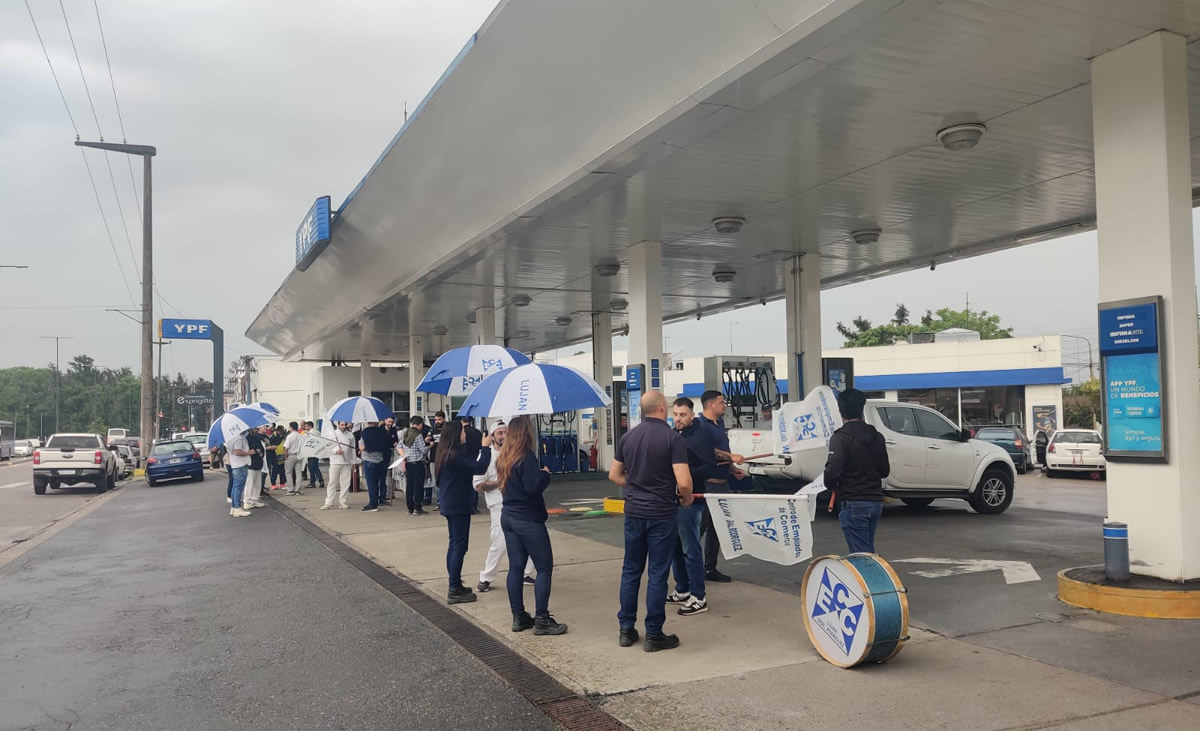 La venta de combustibles quedó reconocida como servicio esencial en la nueva reforma laboral