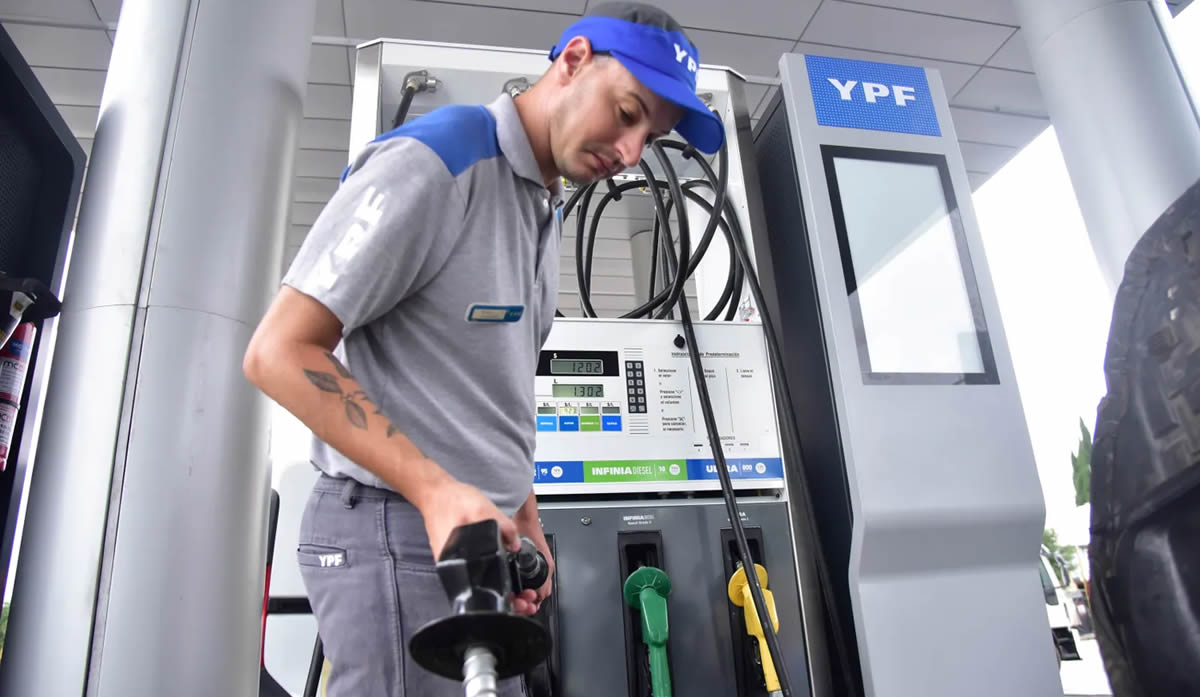 Los aumentos de los combustibles comenzaron a modificar el comportamiento en los surtidores