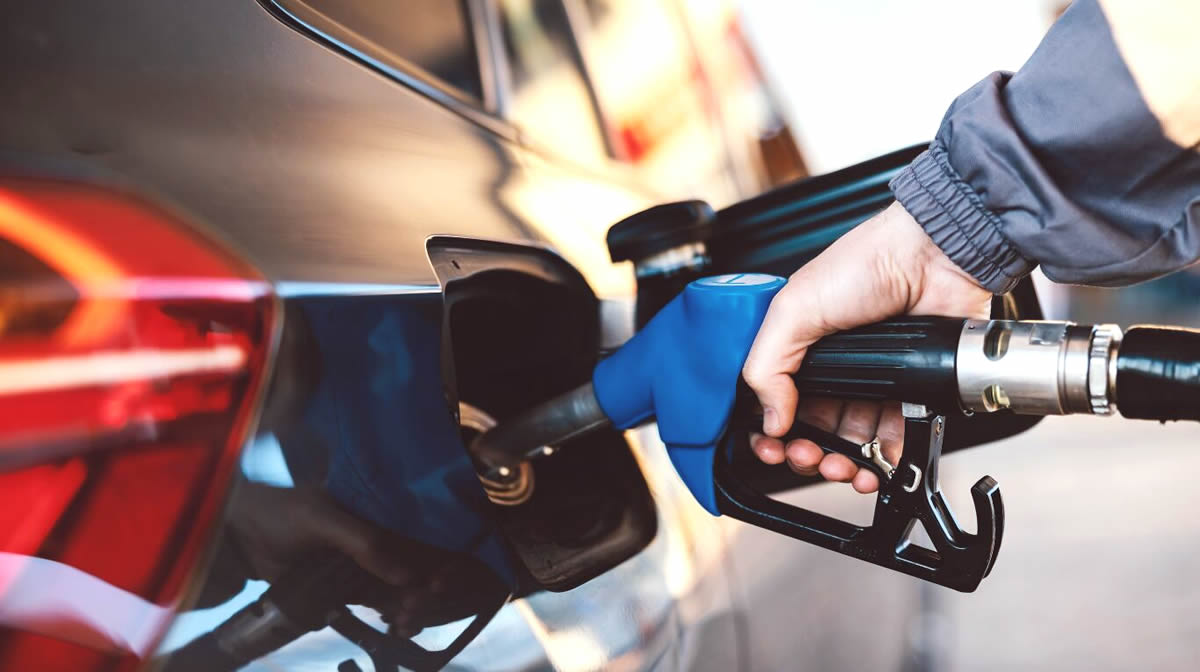 Para paliar los aumentos, el Gobierno modificó un parámetro de calidad que habilita la incorporación de más bioetanol en las naftas