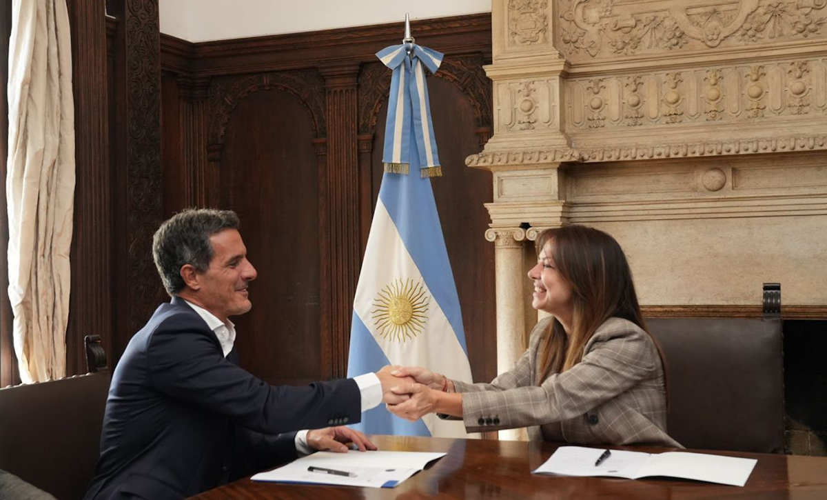 Axion Energy y el Ministerio de Capital Humano lanzan un plan de formación en atención al cliente para jóvenes