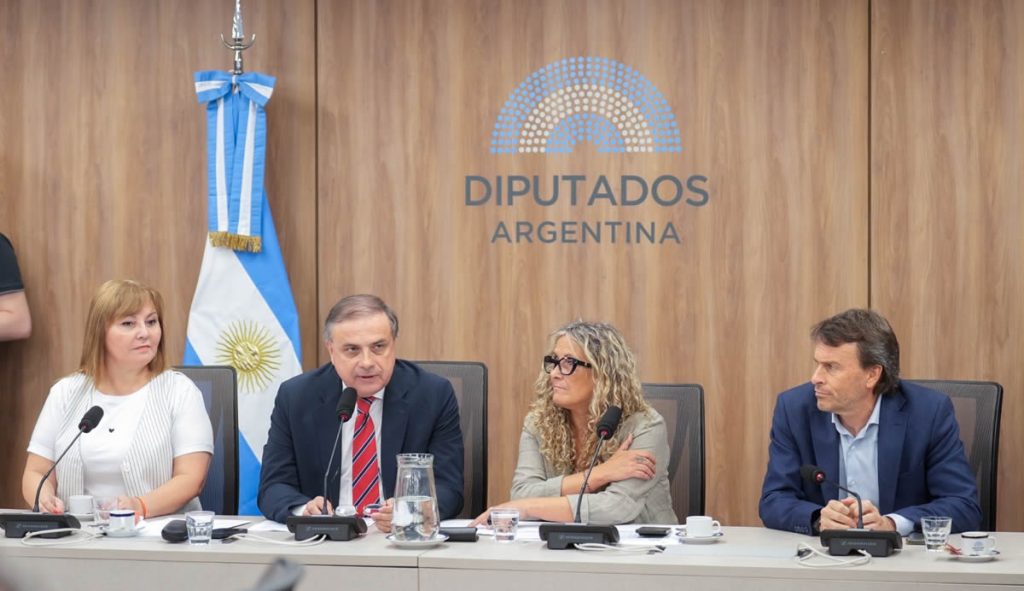 El Congreso convoca a estacioneros para impulsar una agenda de recuperación del sector