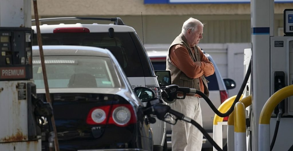 El Gobierno confirmó la postergación de los impuestos a los combustibles para evitar más aumentos en los surtidores