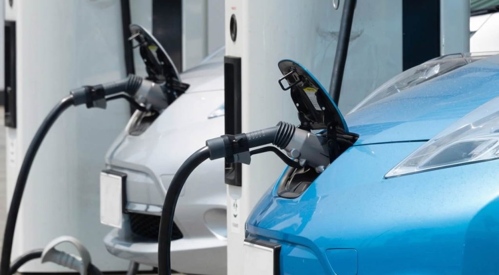 El aumento de los combustibles aceleró el interés de los estacioneros por la movilidad eléctrica