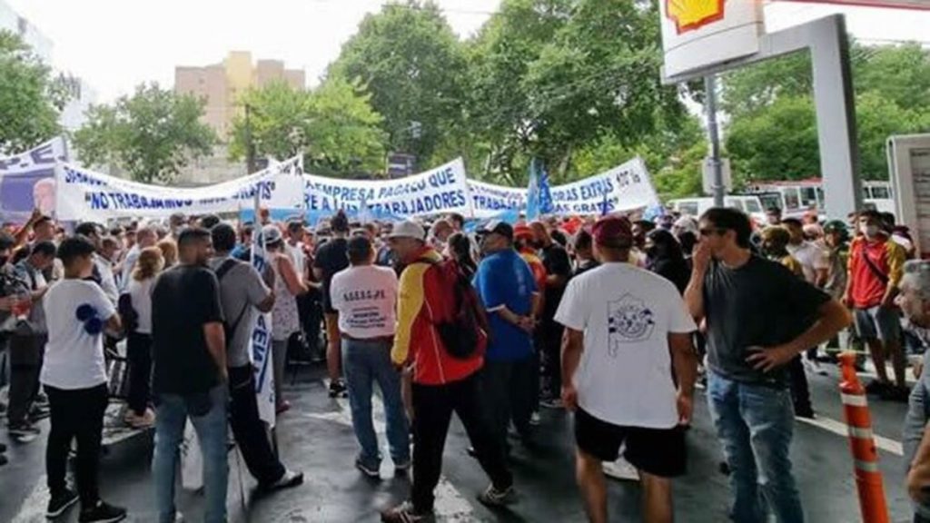 En las Estaciones de Servicio no crecen los despidos pero el gremio sigue en alerta