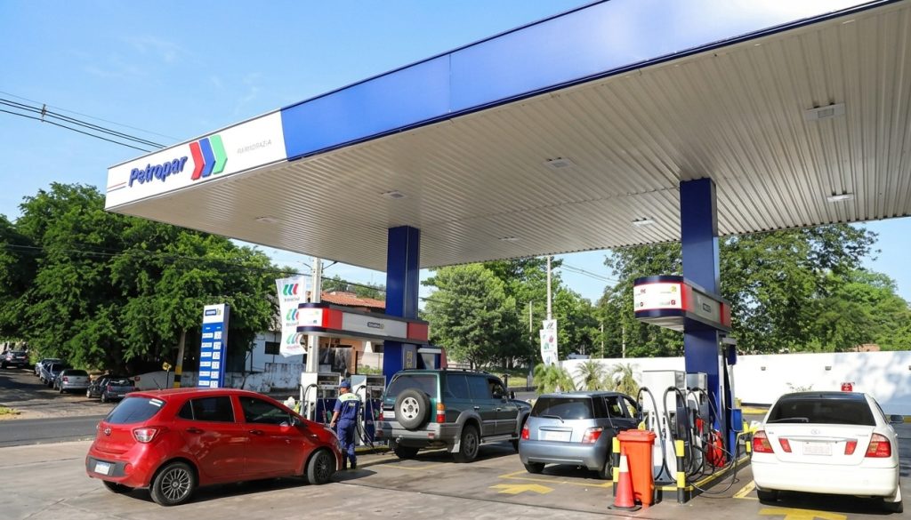 La nafta más cara en dólares empuja a cruzar la frontera y resta ventas en estaciones locales