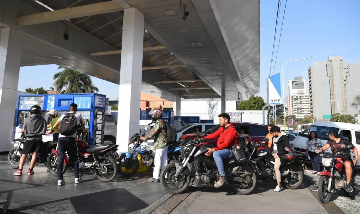 Aumenta la presencia de motos en las Estaciones de Servicio y recomiendan reforzar controles durante la carga de combustible