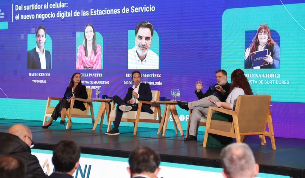 La disputa por el cliente se trasladó al celular: las estrategias de YPF, Shell y AXION