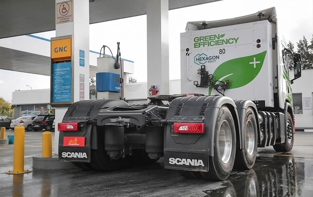 Una nueva normativa agiliza la carga de GNC para camiones y colectivos en las Estaciones de Servicio