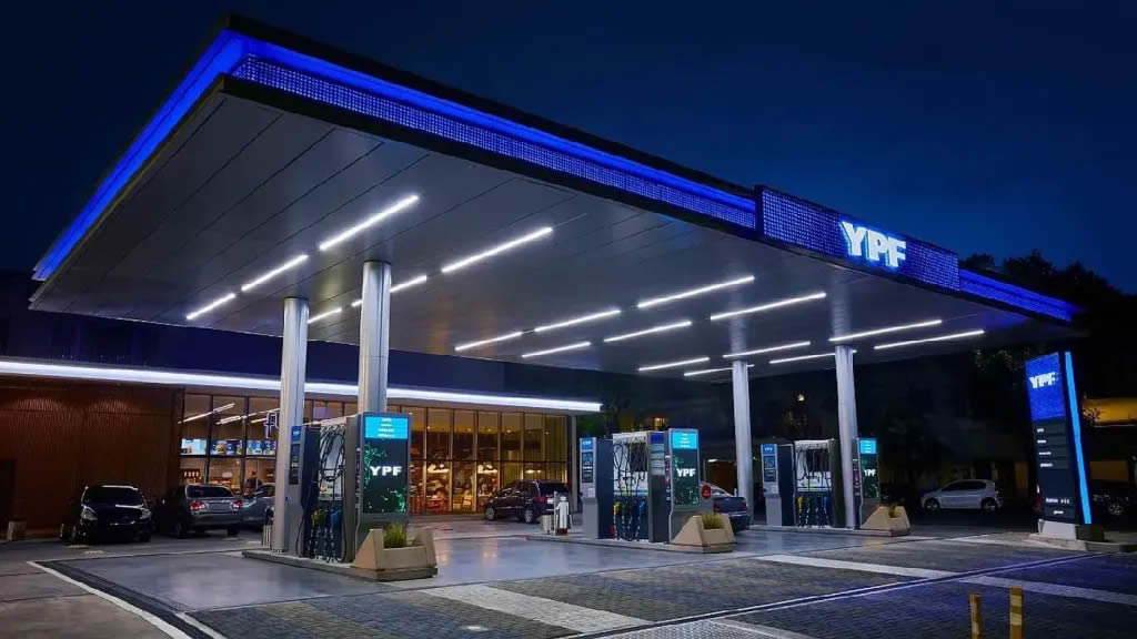 YPF aumentó 1 por ciento el precio de los combustibles y mantendrá el “buffer” para evitar saltos bruscos en los surtidores