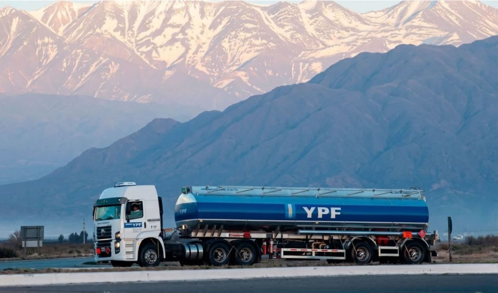 YPF inauguró un centro inteligente que coordina la logística de abastecimiento de combustibles
