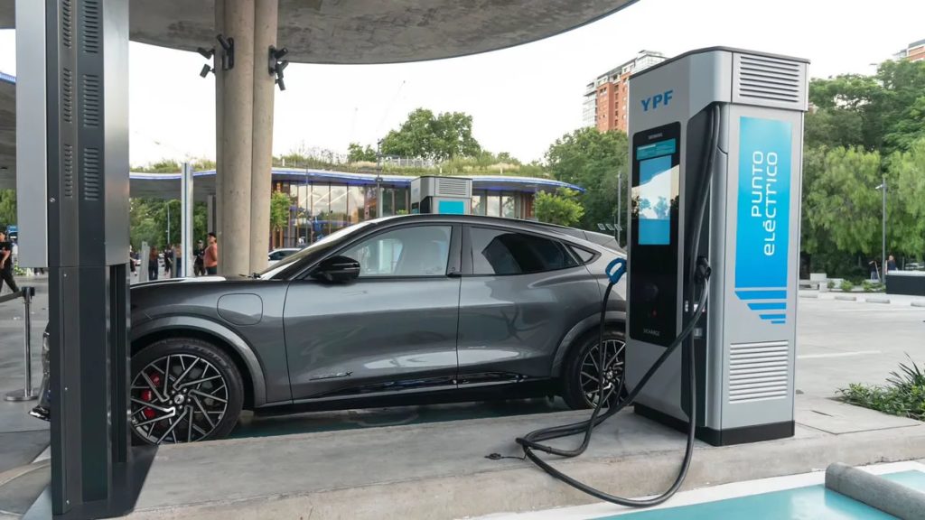 América Latina se encamina al millón de vehículos eléctricos y Argentina acelera su crecimiento