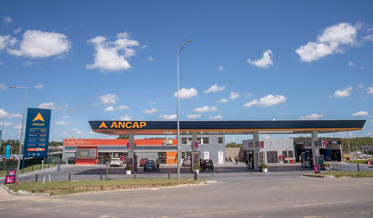 DUCSA profundiza la diversificación de su negocio y transforma la experiencia en las estaciones ANCAP