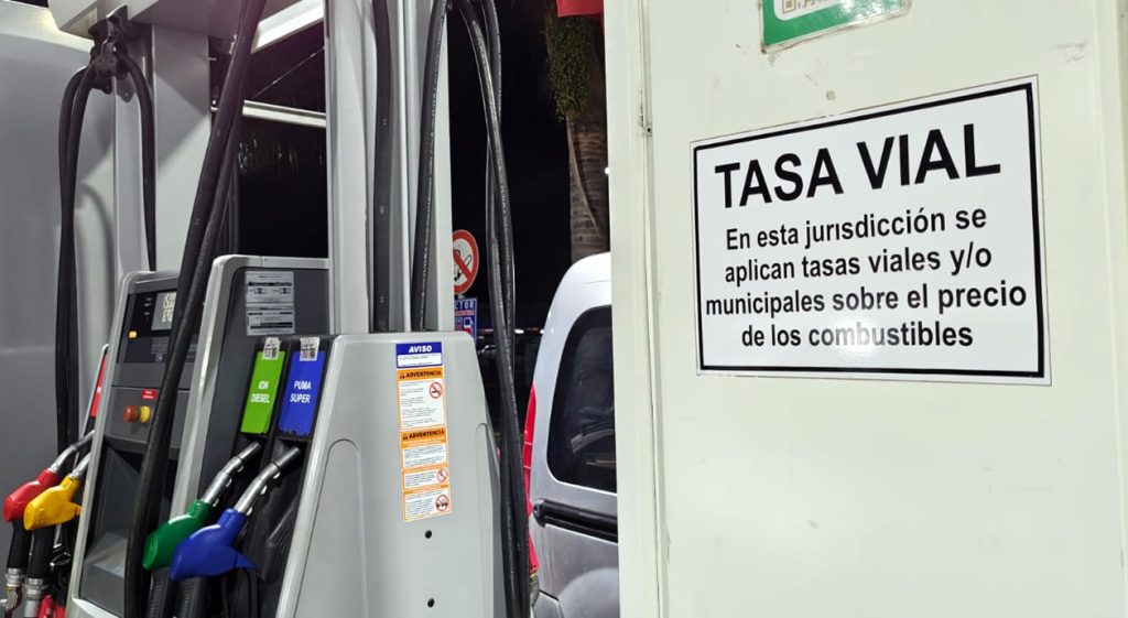 Pese a las quejas de los estacioneros, la tasa vial agrega hasta $4.000 por tanque