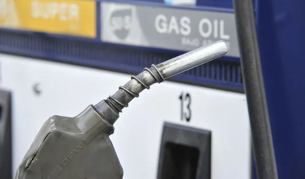 Tras el ajuste del gasoil, vuelven los pedidos para mejorar la competitividad de los combustibles